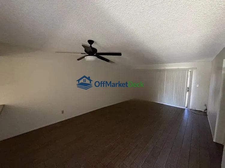 Off-market house in Mesa, Arizona — 2 beds, 2 baths, $179,990 — photo 4 of 8