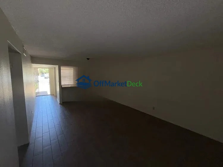 Off-market house in Mesa, Arizona — 2 beds, 2 baths, $179,990 — photo 5 of 8