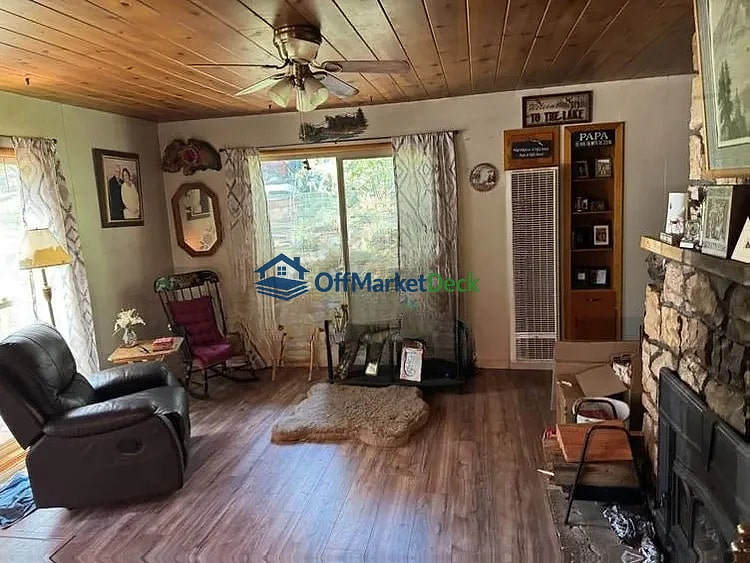 Off-market house in Pollock Pines, California — 4 beds, 1.5 baths, $295,000 — photo 5 of 8