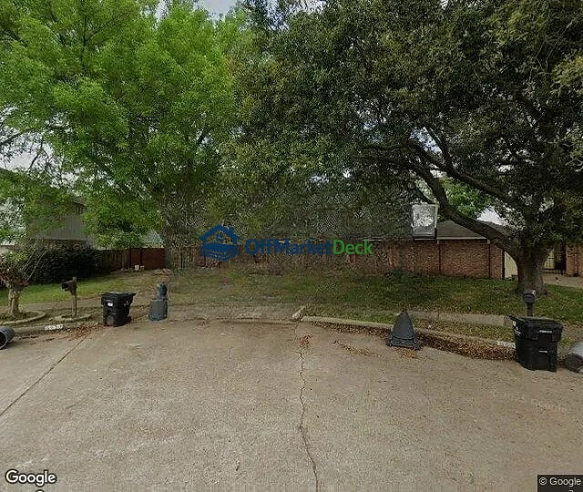 Off-market house in Houston, Texas — 6 beds, 3 baths, $205,000 — photo 3 of 3