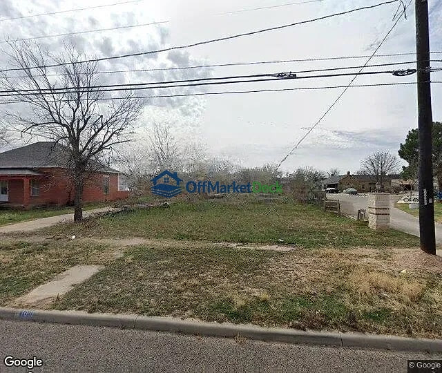 Off-market house in San Angelo, Texas — 3 beds, 2 baths, $104,500 — photo 3 of 3