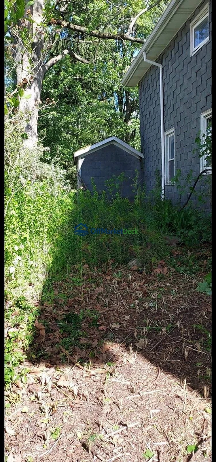Off-market house in Le Roy, New York — 4 beds, 2 baths, $69,353 — photo 7 of 8