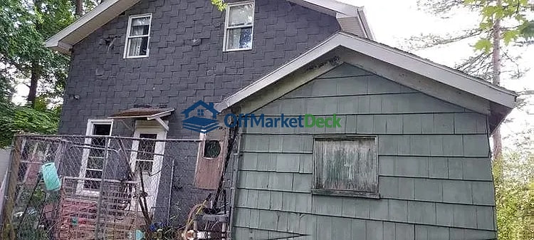 Off-market house in Le Roy, New York — 4 beds, 2 baths, $69,353 — photo 2 of 8