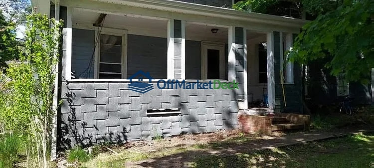 Off-market house in Le Roy, New York — 4 beds, 2 baths, $69,353 — photo 5 of 8