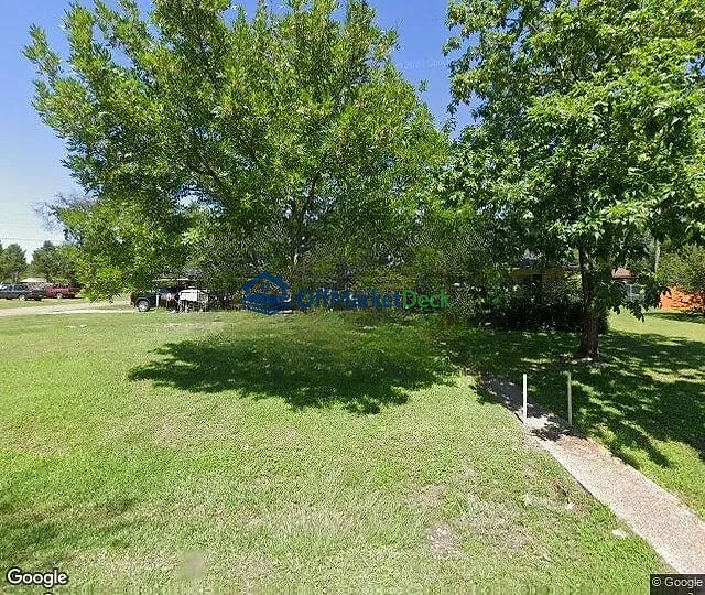Off-market house in Mabank, Texas — 3 beds, 2 baths, $139,500 — photo 2 of 3