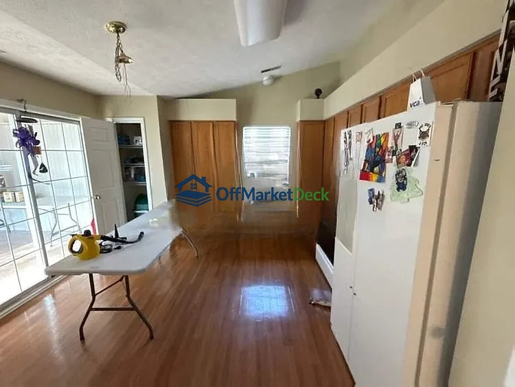 Off-market house in Greenwood, Indiana — 3 beds, 2 baths, $219,990 — photo 4 of 8