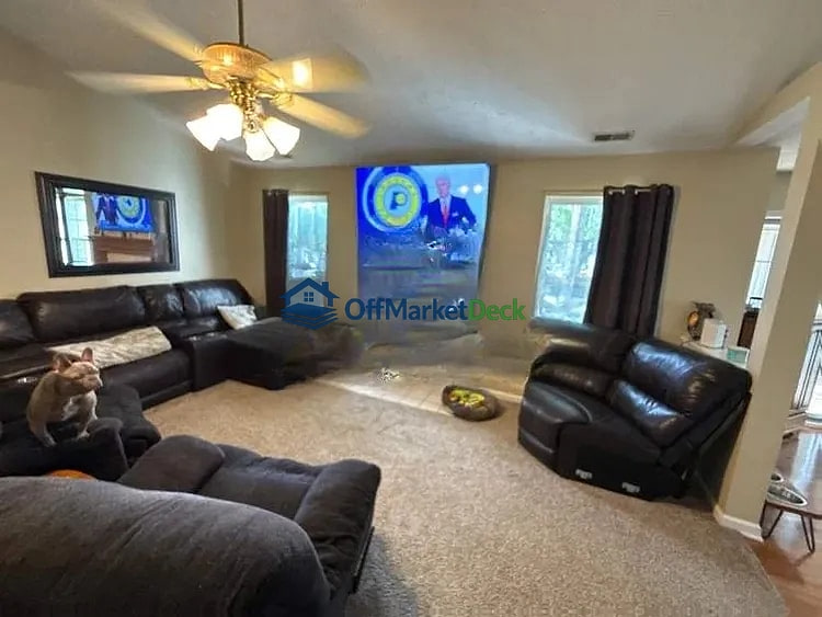 Off-market house in Greenwood, Indiana — 3 beds, 2 baths, $219,990 — photo 3 of 8