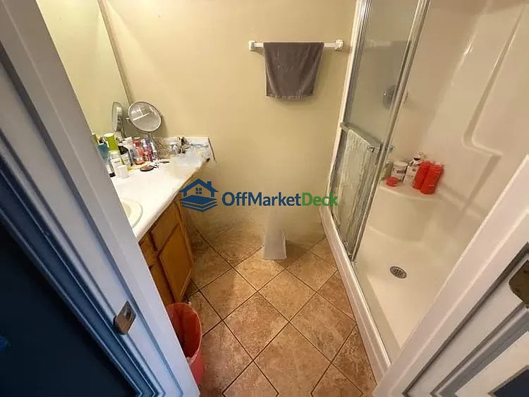 Off-market house in Greenwood, Indiana — 3 beds, 2 baths, $219,990 — photo 6 of 8