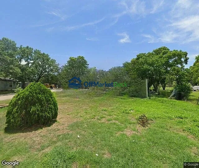 Off-market house in Freeport, Texas — 3 beds, 1 bath, $75,000 — photo 2 of 3