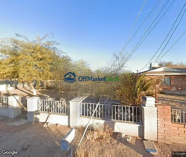 Off-market house in Tucson, Arizona — 2 beds, 1 bath, $135,000 — photo 3 of 3