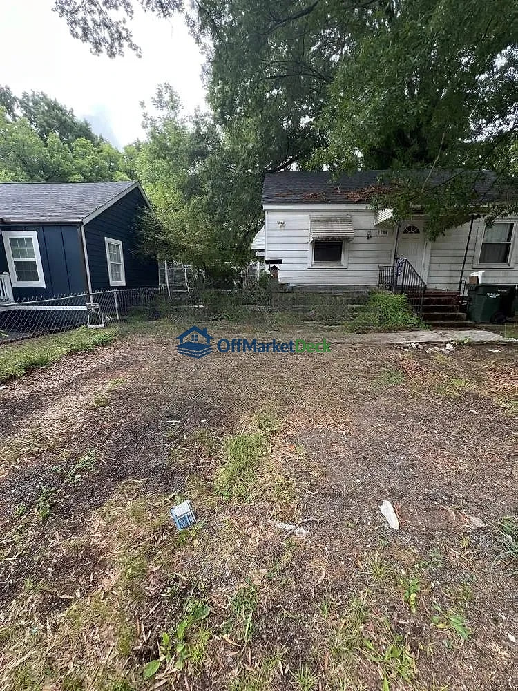 Off-market house in Durham, North Carolina — 2 beds, 1 bath, $128,500 — photo 2 of 8