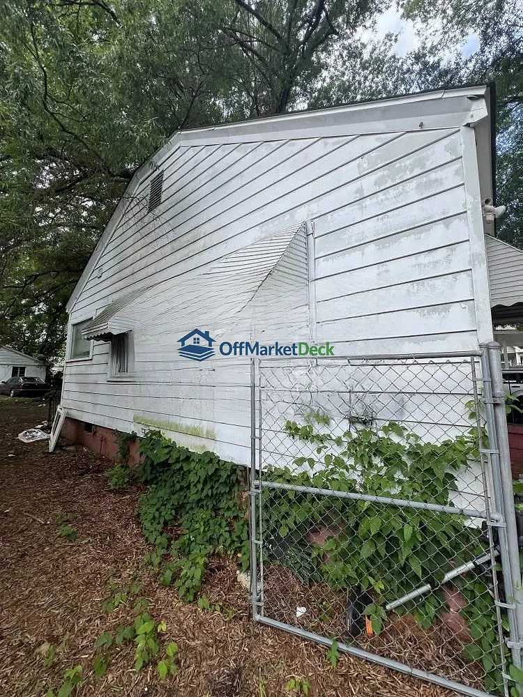 Off-market house in Durham, North Carolina — 2 beds, 1 bath, $128,500 — photo 4 of 8
