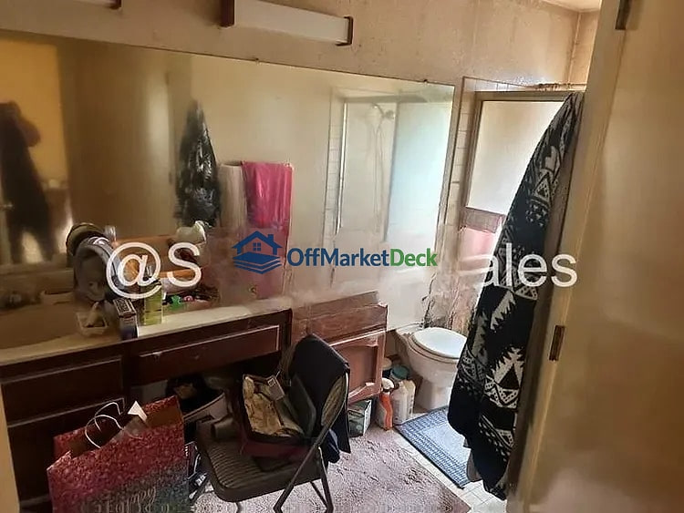 Off-market house in Antelope, California — 3 beds, 2 baths, $335,000 — photo 2 of 8