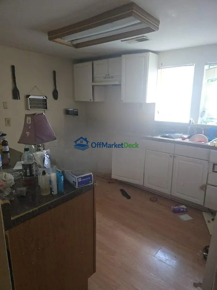 Off-market house in Birmingham, Alabama — 3 beds, 2 baths, $75,000 — photo 5 of 8