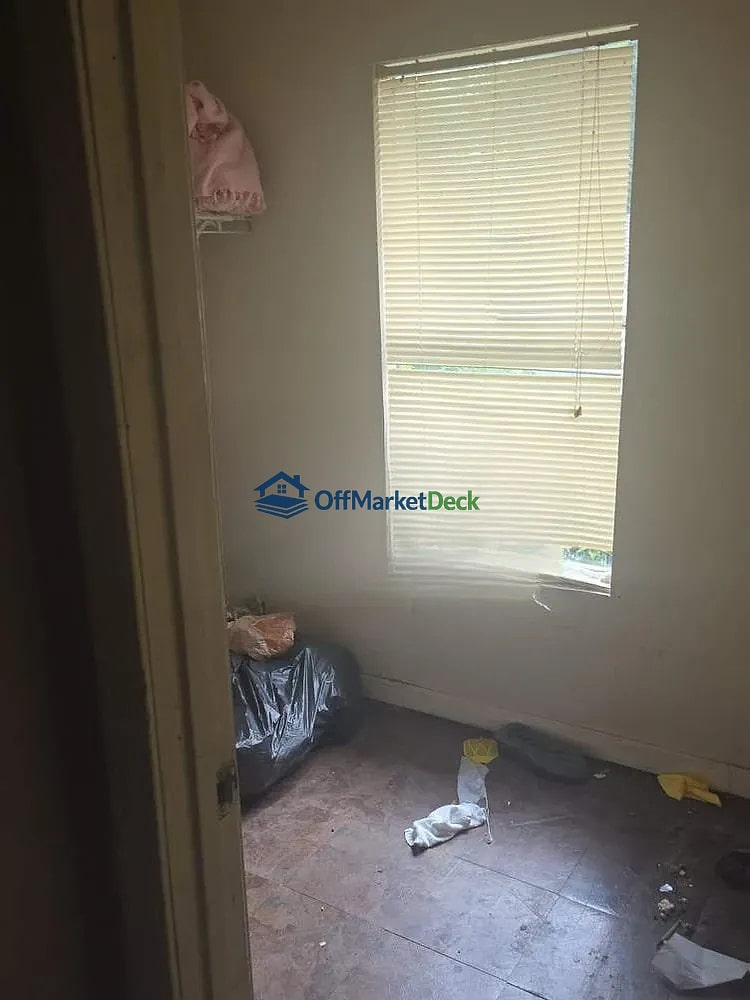 Off-market house in Birmingham, Alabama — 3 beds, 2 baths, $75,000 — photo 8 of 8