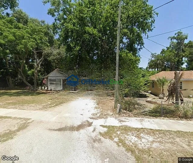 Off-market house in Coleman, Florida — 4 beds, 2 baths, $140,000 — photo 2 of 3