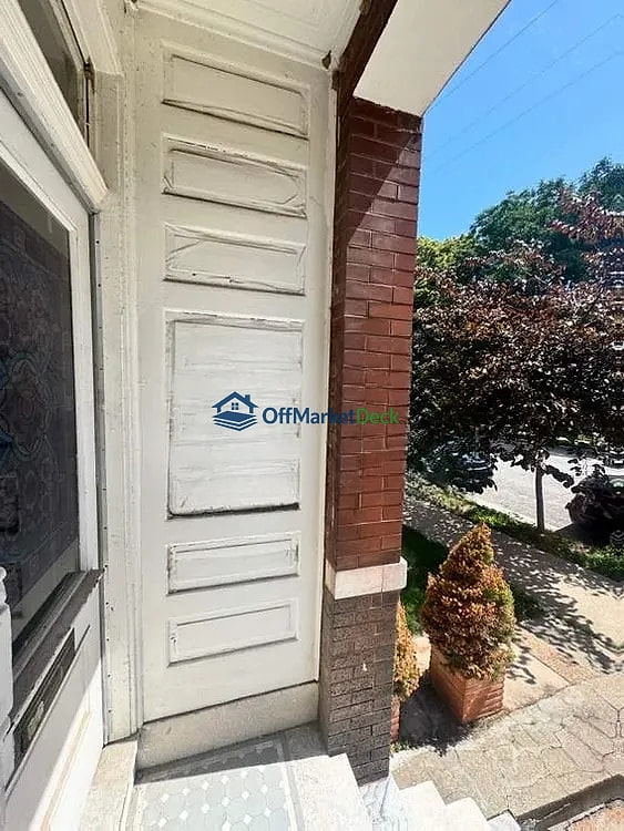 Off-market house in St. Louis, Missouri — 5 beds, 2 baths, $190,000 — photo 8 of 8