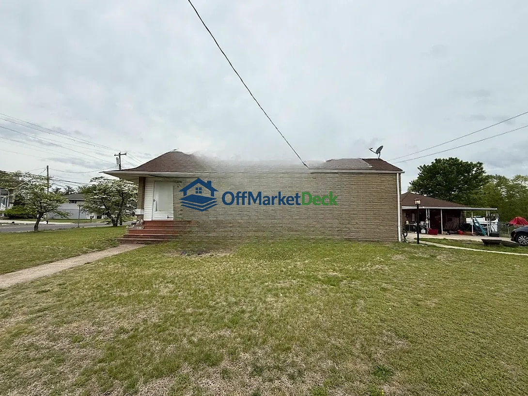 Off-market house in Greenwich Township, New Jersey — 3 beds, 2 baths, $245,000