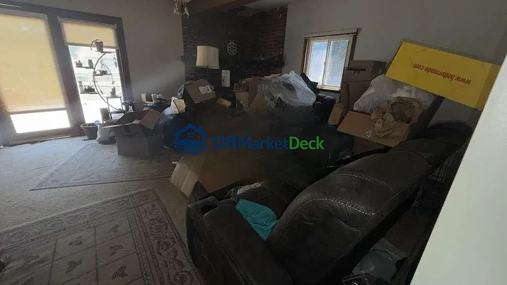 Off-market house in Oakland County, Michigan — 3 beds, 2 baths, $209,729 — photo 5 of 8