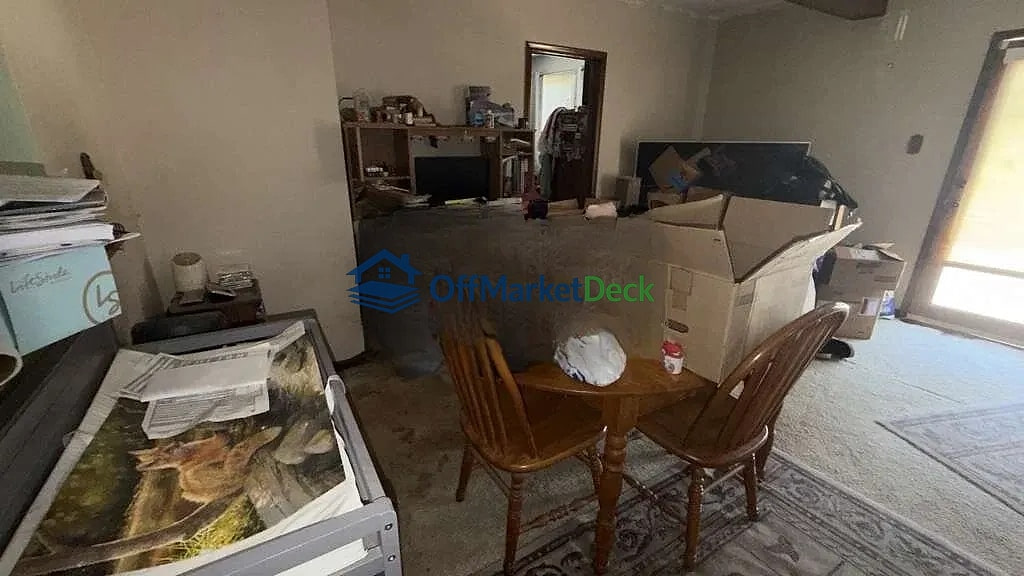 Off-market house in Oakland County, Michigan — 3 beds, 2 baths, $209,729 — photo 7 of 8