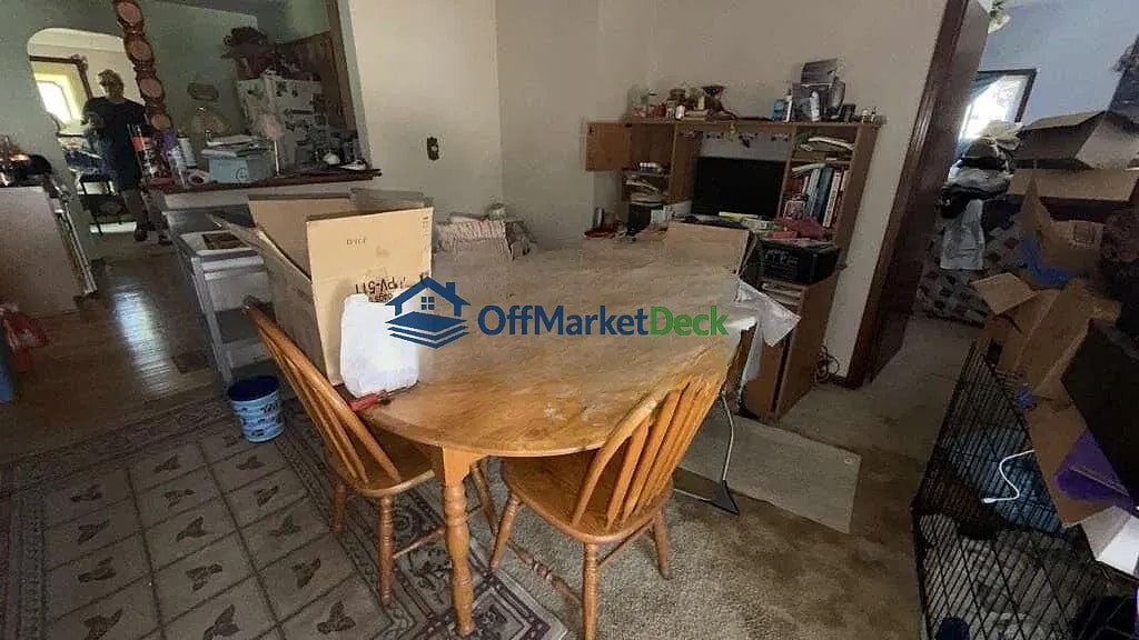 Off-market house in Oakland County, Michigan — 3 beds, 2 baths, $209,729 — photo 6 of 8