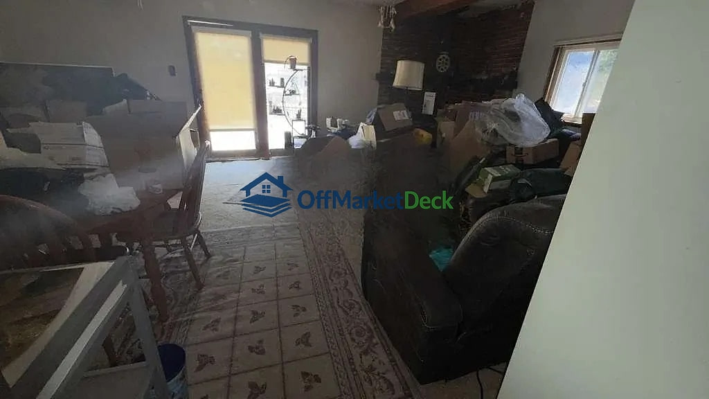 Off-market house in Oakland County, Michigan — 3 beds, 2 baths, $209,729 — photo 4 of 8