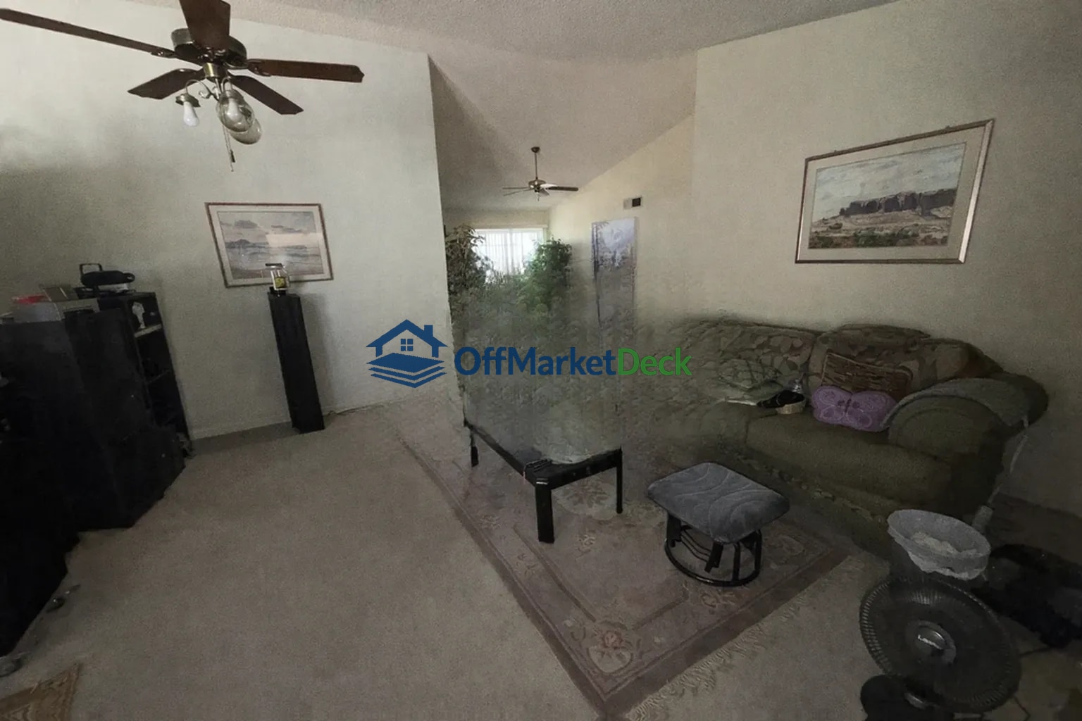 Off-market house in Phoenix, Arizona — 3 beds, 2 baths, $409,990 — photo 2 of 8