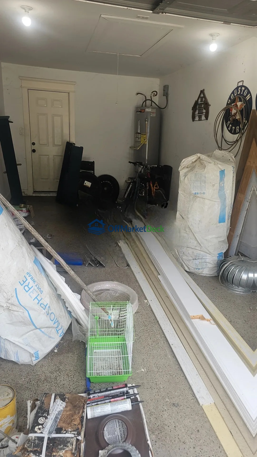 Off-market house in Houston, Texas — 3 beds, 2 baths, $197,000 — photo 5 of 8