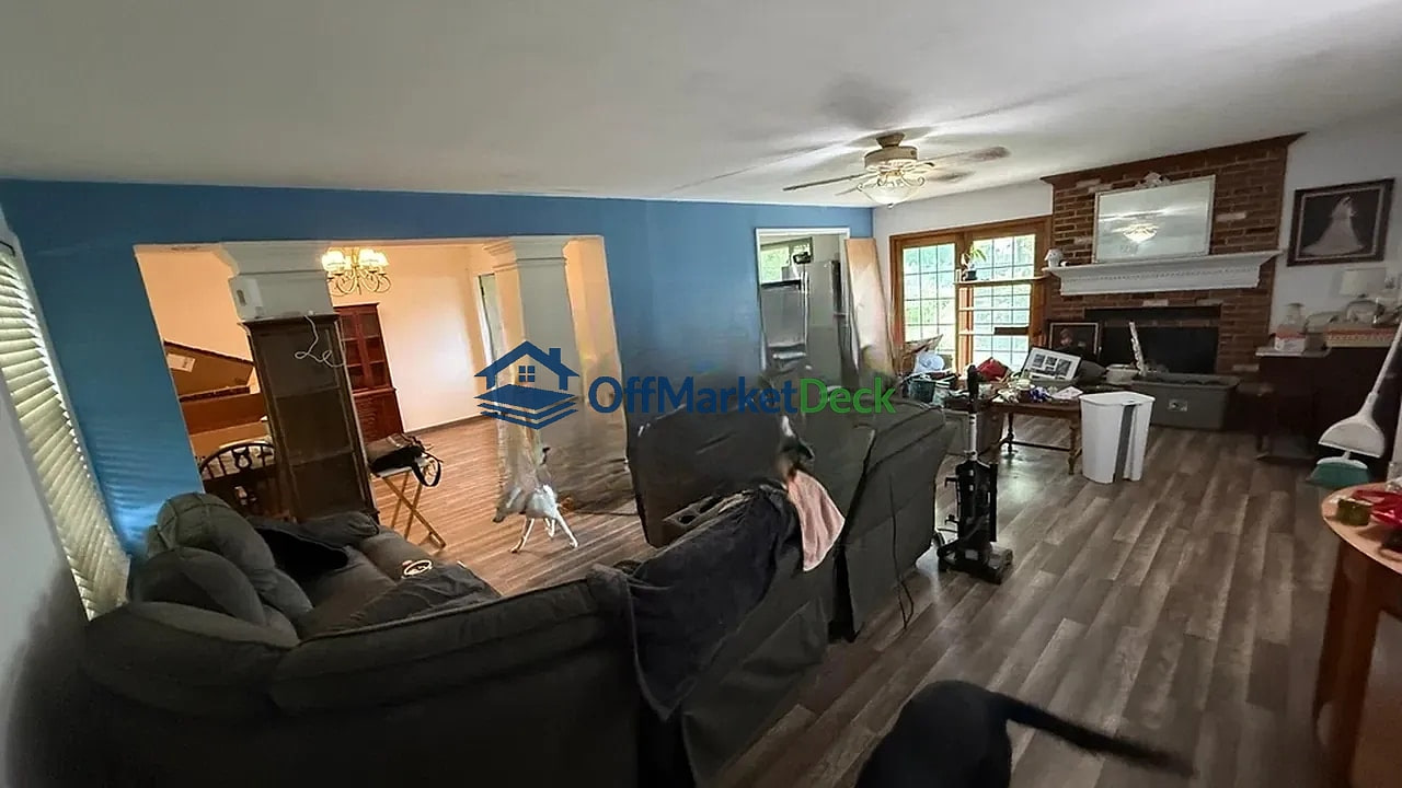 Off-market house in Florissant, Missouri — 3 beds, 2 baths, $151,900 — photo 8 of 8