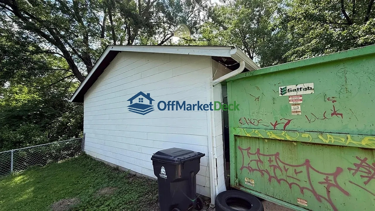 Off-market house in Florissant, Missouri — 3 beds, 2 baths, $151,900 — photo 4 of 8