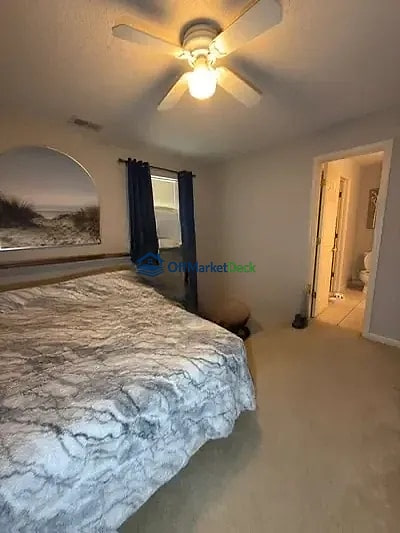Off-market townhome in Kansas City, Missouri — 2 beds, 2 baths, $117,900 — photo 3 of 8