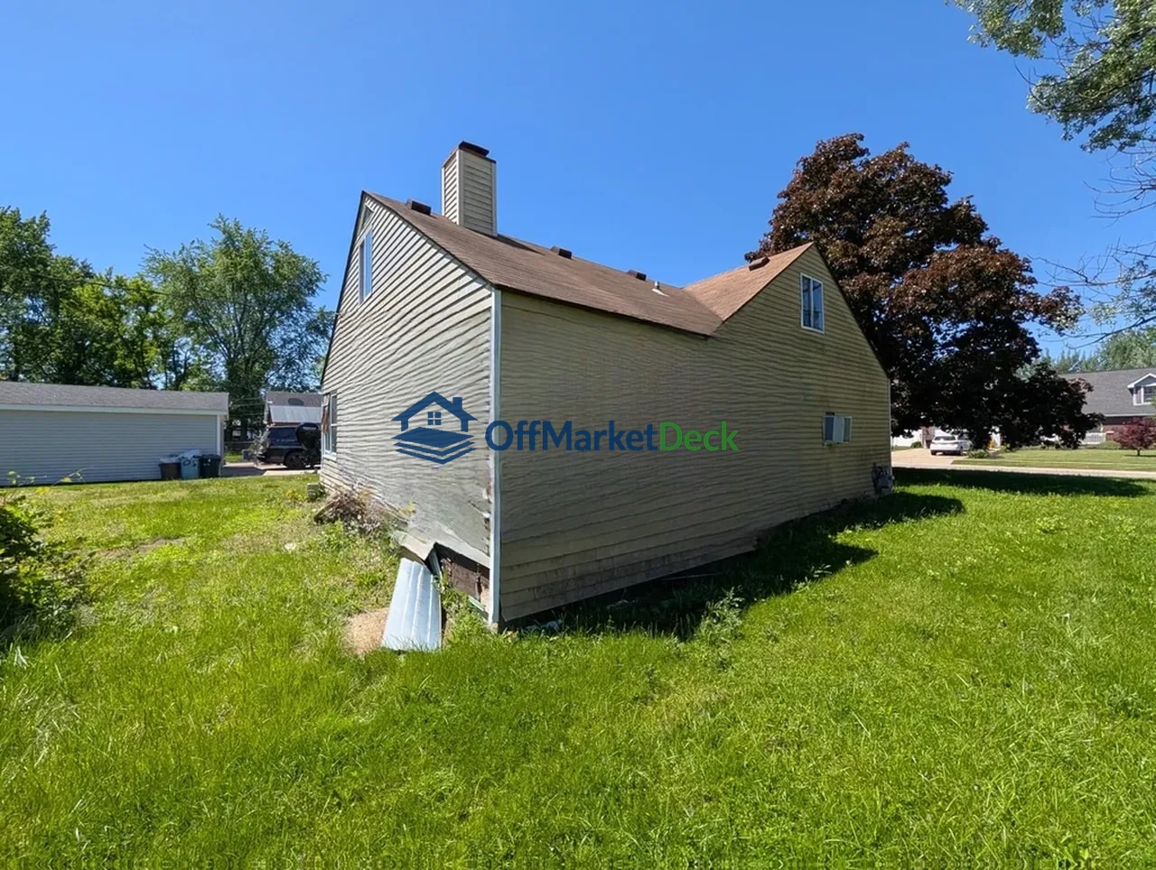 Off-market house in Trenton, Michigan — 2 beds, 1 bath, $49,900 — photo 2 of 8