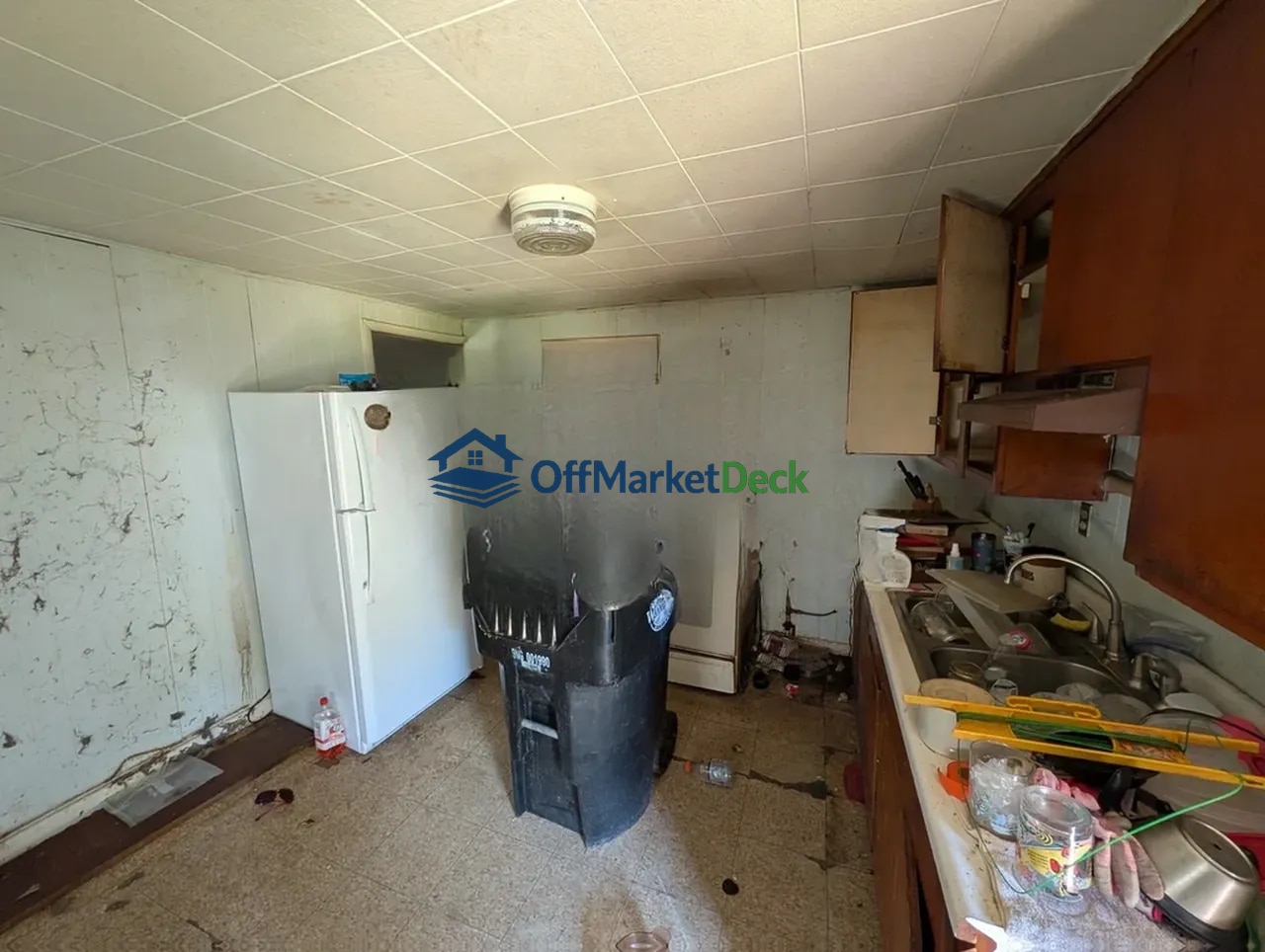 Off-market house in Trenton, Michigan — 2 beds, 1 bath, $49,900 — photo 6 of 8