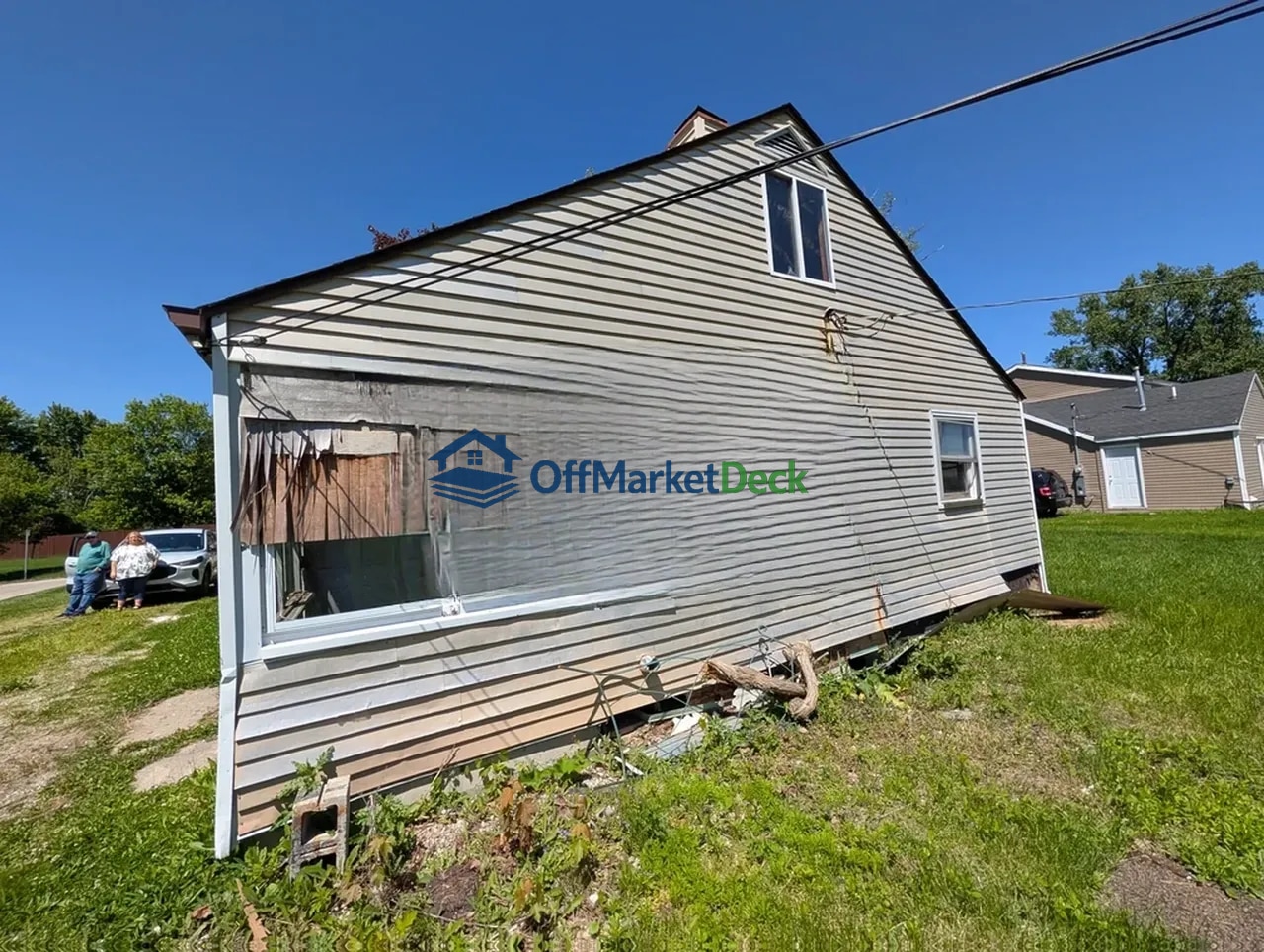 Off-market house in Trenton, Michigan — 2 beds, 1 bath, $49,900 — photo 3 of 8