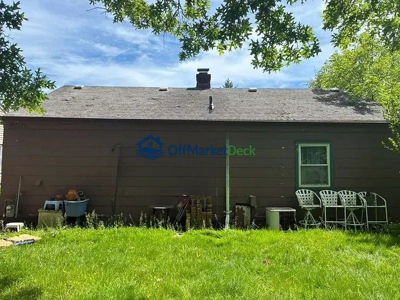 Off-market house in Bedford, Ohio — 3 beds, 1 bath, $85,900 — photo 5 of 8