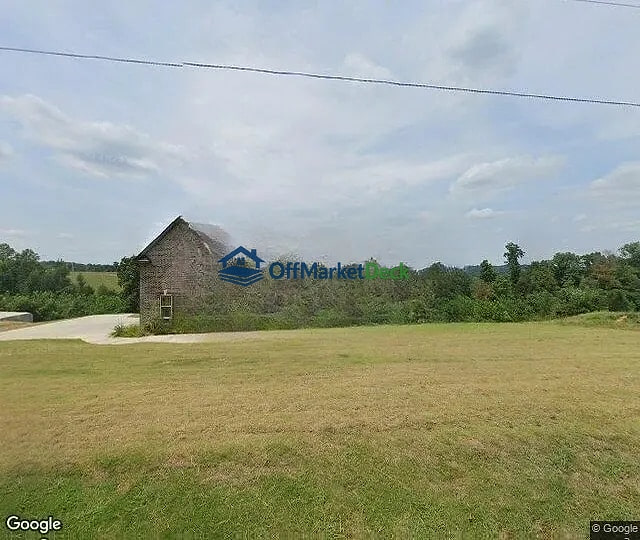 Off-market house in Woodlawn, Tennessee — 4 beds, 2.5 baths, $555,000 — photo 3 of 3
