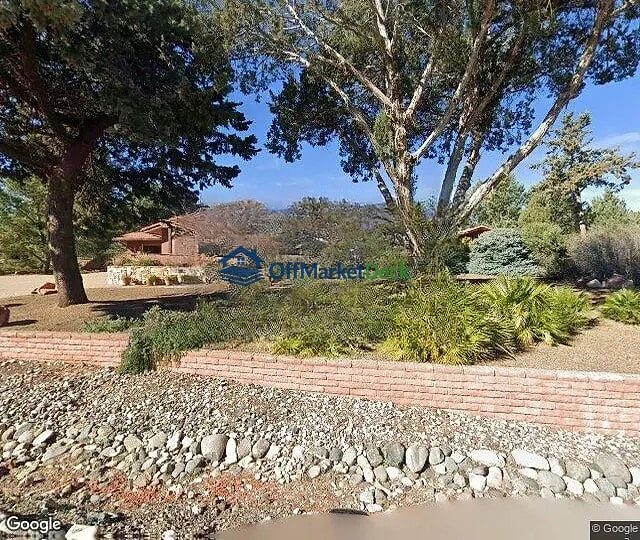 Off-market house in Sedona, Arizona — 4 beds, 4 baths, $2,100,000 — photo 2 of 3