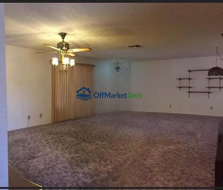 Off-market house in Casa Grande, Arizona — 4 beds, 2 baths, $209,900 — photo 2 of 8