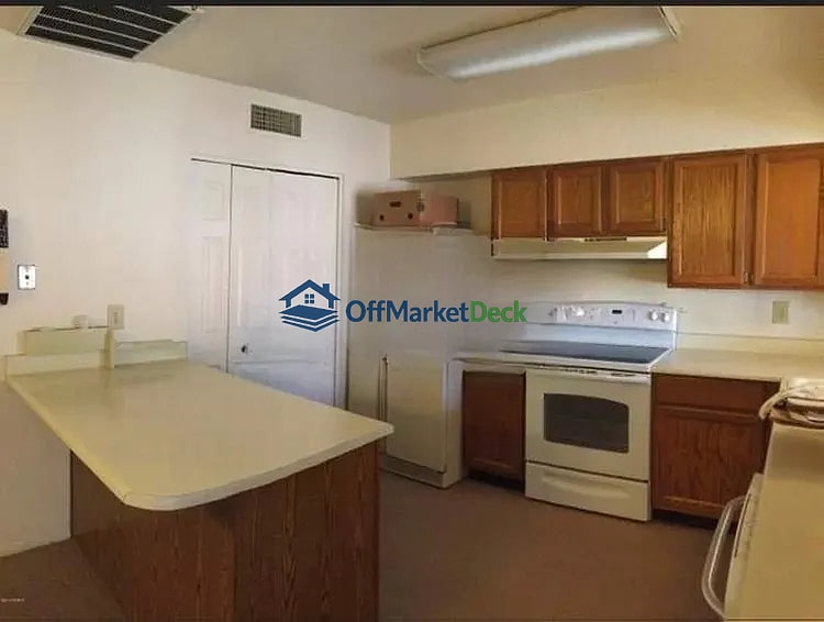 Off-market house in Casa Grande, Arizona — 4 beds, 2 baths, $209,900 — photo 4 of 8