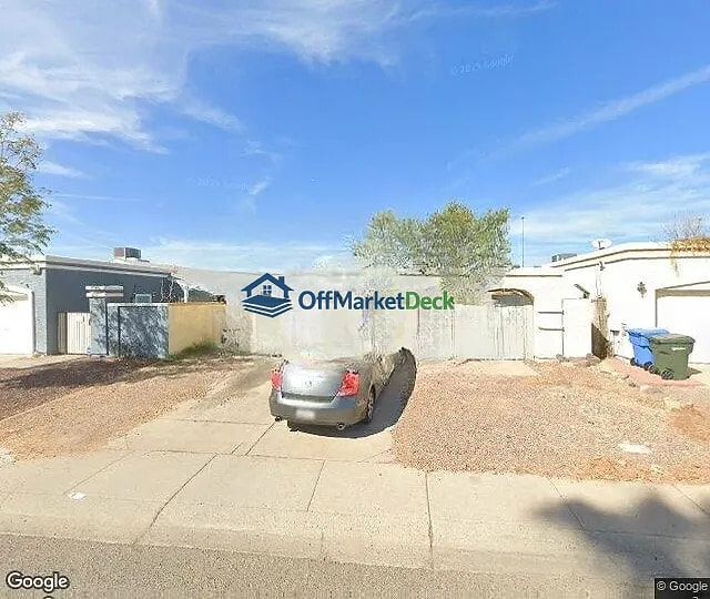Off-market house in Phoenix, Arizona — 3 beds, 2 baths, $275,000