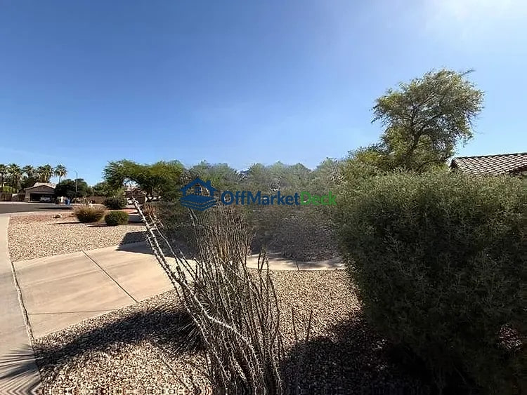 Off-market house in Surprise, Arizona — 3 beds, 2 baths, $299,900 — photo 3 of 8