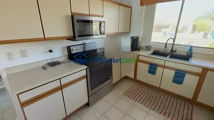 Off-market house in Surprise, Arizona — 3 beds, 2 baths, $299,900 — photo 8 of 8
