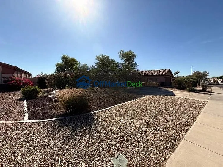 Off-market house in Surprise, Arizona — 3 beds, 2 baths, $299,900 — photo 2 of 8