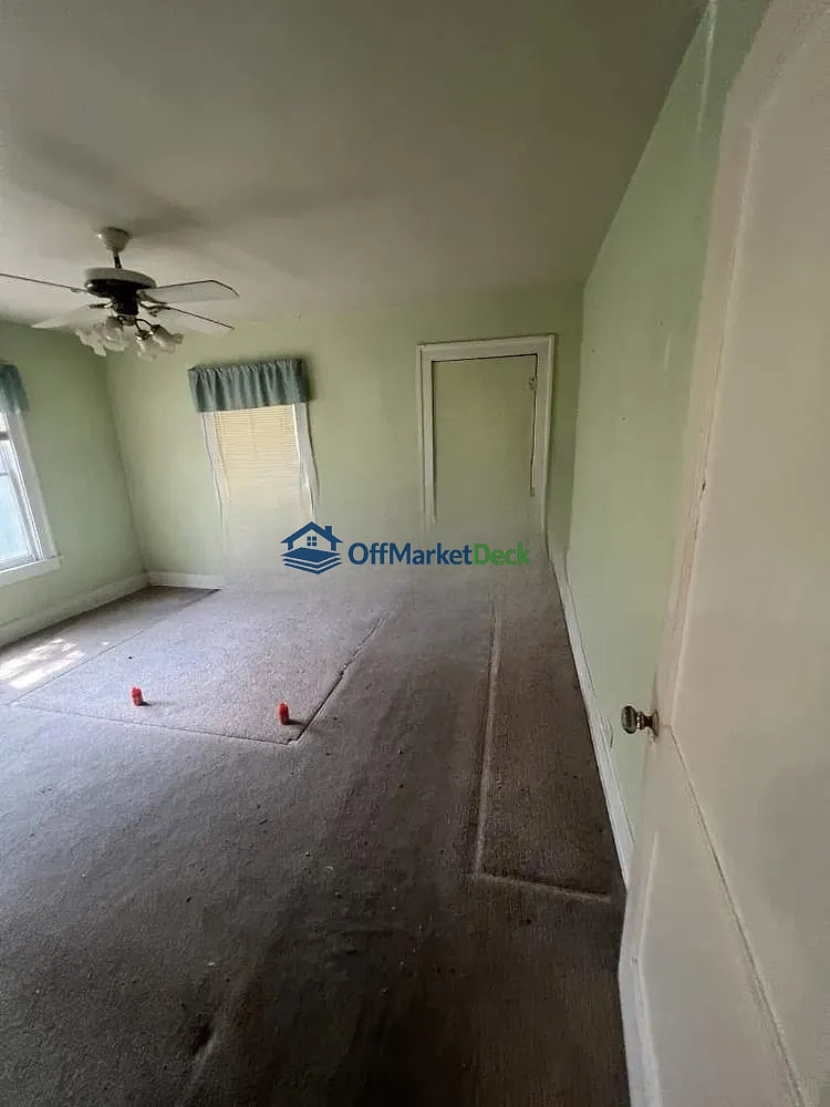 Off-market house in Dallas, Texas — 2 beds, 1 bath, $230,000 — photo 6 of 8