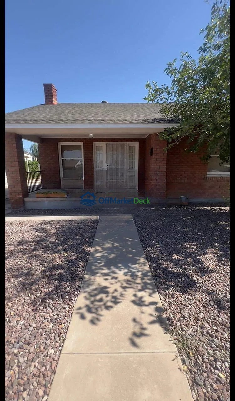 Off-market house in Phoenix, Arizona — 2 beds, 1 bath, $350,000