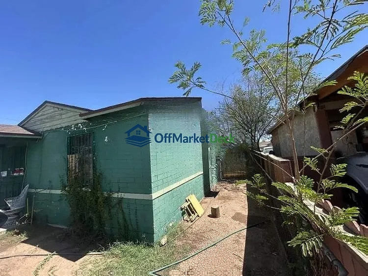 Off-market house in Phoenix, Arizona — 3 beds, 1 bath, $194,990 — photo 7 of 8