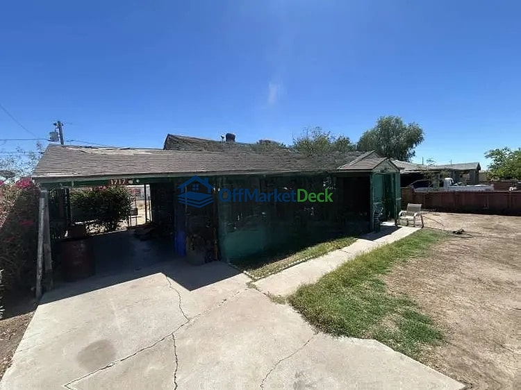 Off-market house in Phoenix, Arizona — 3 beds, 1 bath, $194,990 — photo 3 of 8