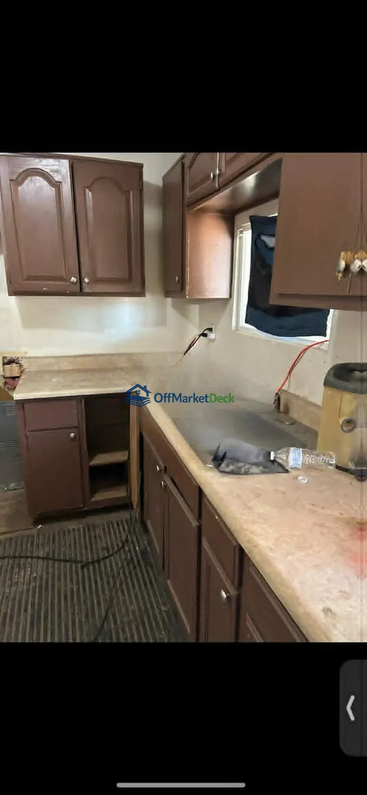 Off-market house in Phoenix, Arizona — 3 beds, 1 bath, $155,000 — photo 4 of 5
