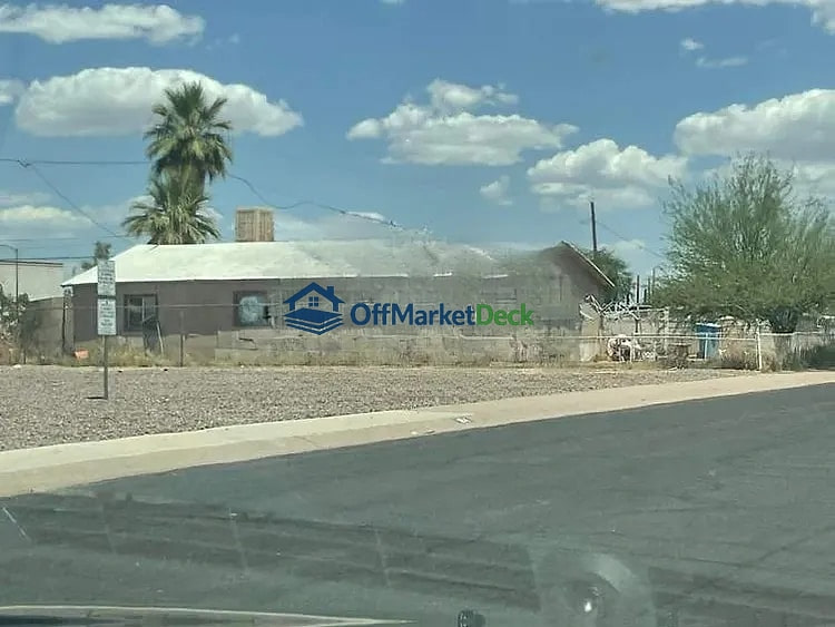 Off-market house in Phoenix, Arizona — 3 beds, 1 bath, $155,000 — photo 5 of 5