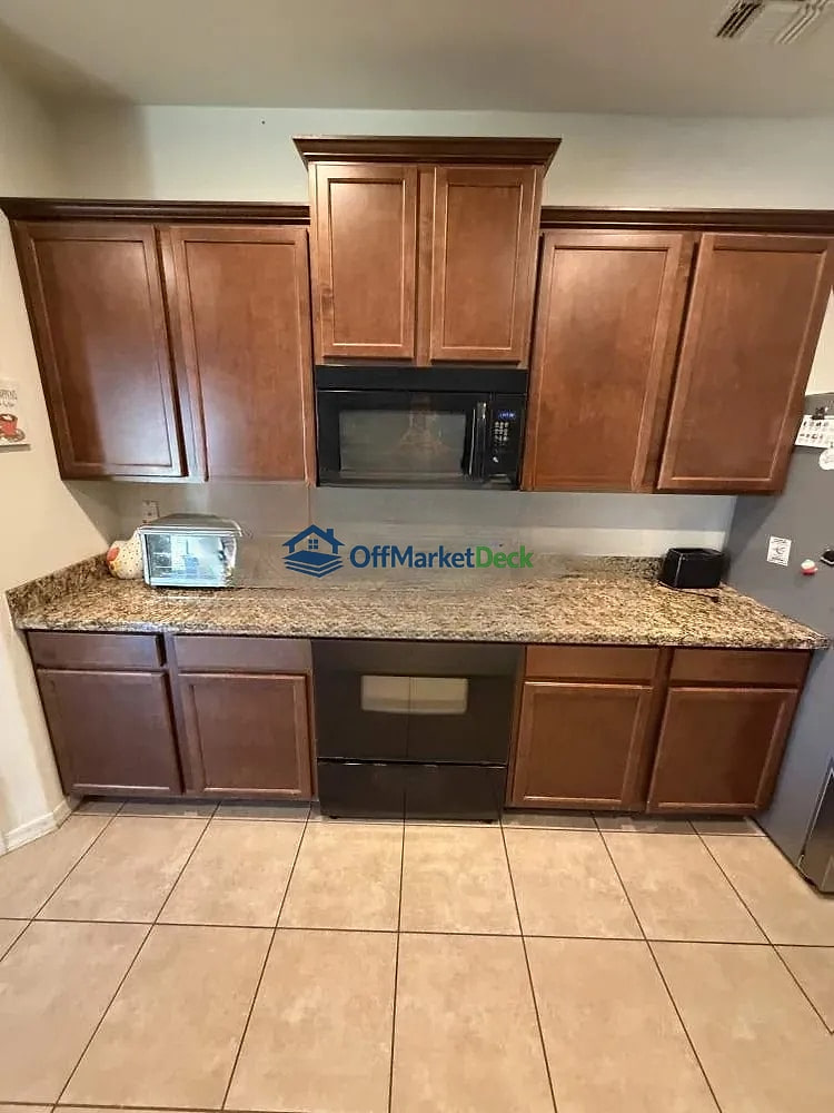 Off-market house in San Tan Valley, Arizona — 4 beds, 2.5 baths, $299,990 — photo 6 of 8